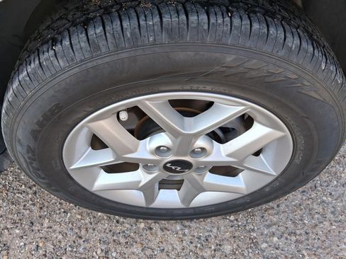 Used 2023 Kia Soul LX w/ LX Technology Package image 7