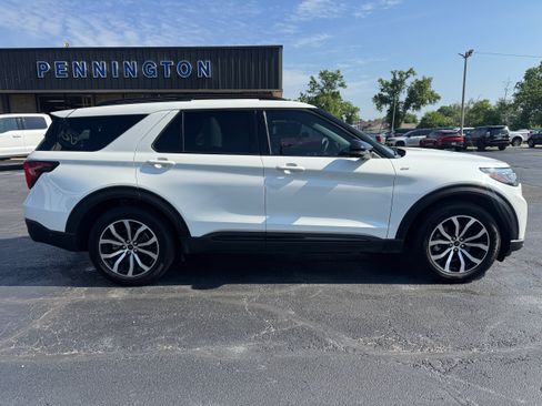 Used 2025 Ford Explorer ST-Line w/ Premium Package RWD image 8