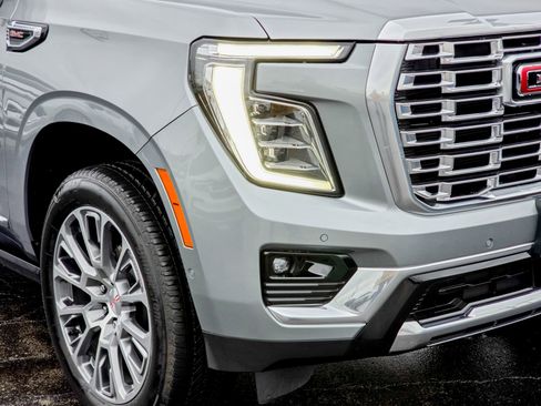 Used 2025 GMC Yukon XL Denali w/ Sun & Power Step Package image 7