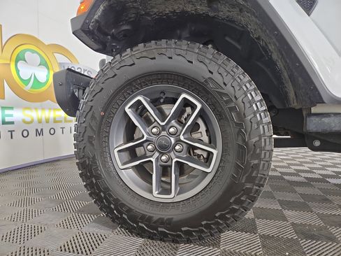 Certified 2025 Jeep Gladiator Mojave AWD/4WD image 35