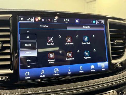 Used 2023 Chrysler Pacifica Limited FWD image 19