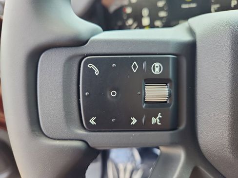 Used 2025 Land Rover Defender 130 X-Dynamic SE image 17