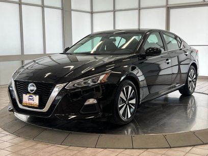 Used 2022 Nissan Altima 2.5 SV w/ SV Premium Package