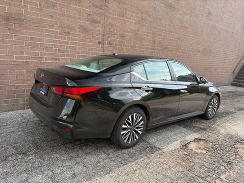 Used 2025 Nissan Altima 2.5 SV FWD image 5