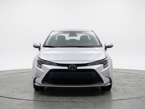 Used 2025 Toyota Corolla LE FWD image 2