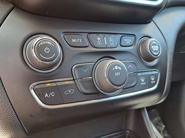 Used 2020 Jeep Cherokee Latitude Plus AWD/4WD image 17