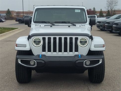 Used 2022 Jeep Wrangler Unlimited Sahara w/ Cold Weather Group image 8