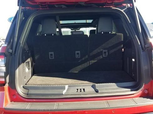 Used 2022 Ford Expedition Limited image 9
