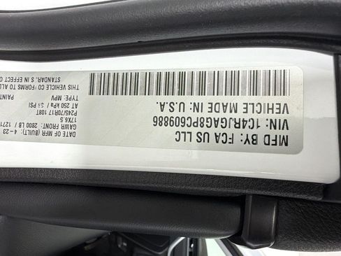 Used 2023 Jeep Grand Cherokee Laredo RWD image 25