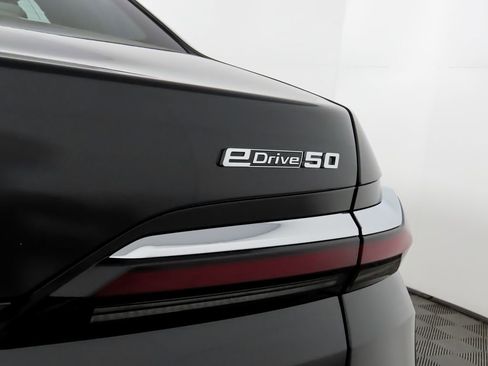 Used 2025 BMW i7 eDrive50 w/ Executive Package image 7