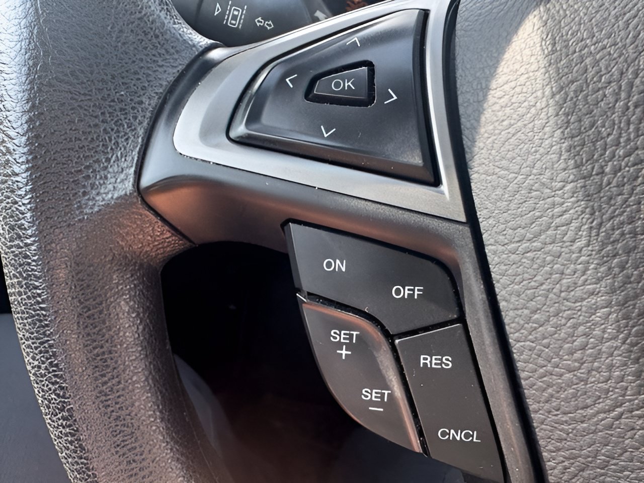 Used 2020 Ford Fusion SE FWD image 18