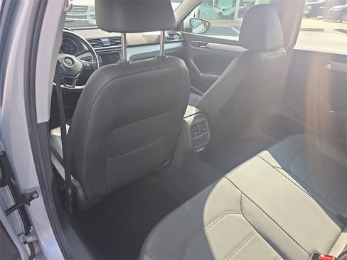 Used 2019 Volkswagen Passat 2.0T Wolfsburg w/ Wheels & Sunroof Package image 11
