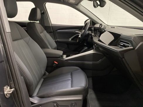 Used 2025 Audi Q5 Premium w/ Convenience Package image 22