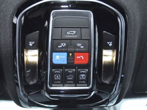 Used 2024 Jeep Grand Cherokee Overland w/ Luxury Tech Group IV image 35