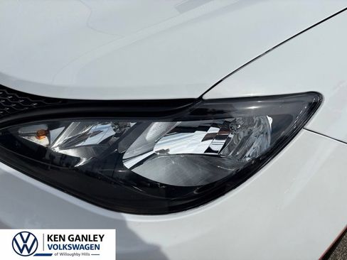 Used 2022 Chrysler Voyager LX FWD image 7