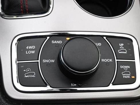 Used 2020 Jeep Grand Cherokee Trailhawk AWD/4WD image 32