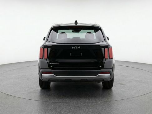 Used 2024 Kia Sorento S FWD image 7
