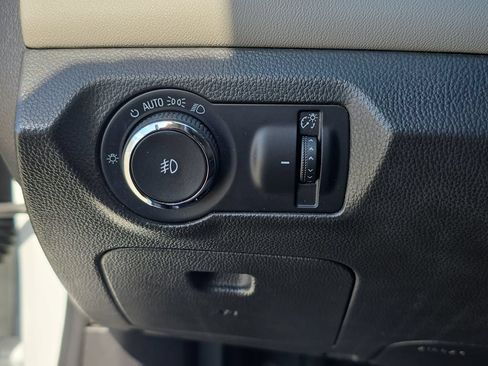 Used 2014 Chevrolet Cruze LS FWD image 25