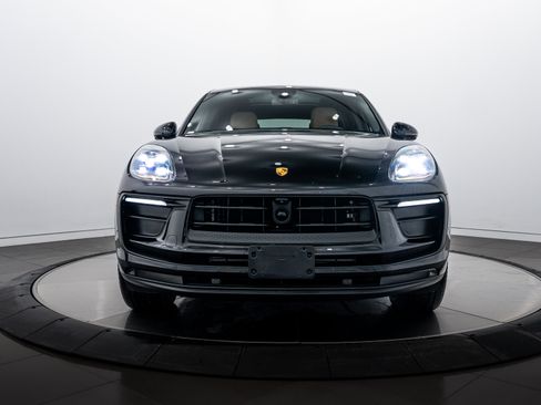 Certified 2025 Porsche Macan image 10