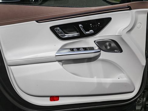 New 2024 Mercedes-Benz EQE 500 4MATIC Sedan image 18