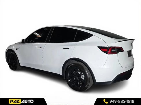 Used 2024 Tesla Model Y Long Range AWD/4WD image 3