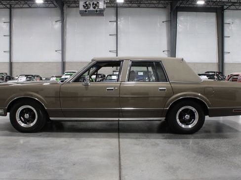 Used 1989 Lincoln Town Car RWD image 32