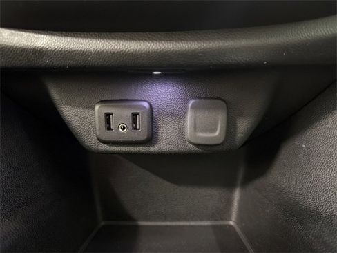 Used 2020 Chevrolet Traverse LT image 30