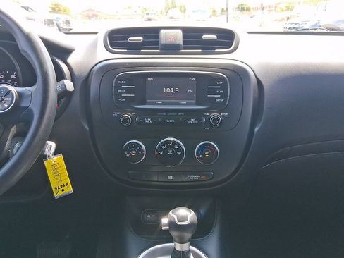 Used 2016 Kia Soul + FWD image 18