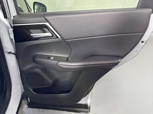 Used 2024 Mitsubishi Outlander SE image 28