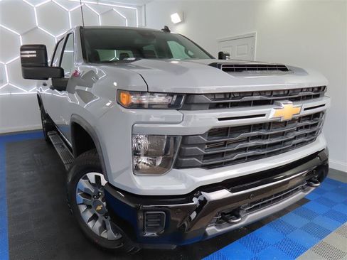 Used 2025 Chevrolet Silverado 2500 Custom w/ Custom Value Package AWD/4WD image 2