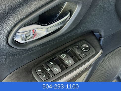 Used 2020 Jeep Cherokee Latitude Plus FWD image 20