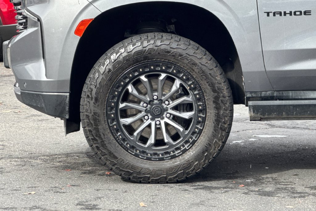 Used 2021 Chevrolet Tahoe Premier w/ Premium Package AWD/4WD image 10