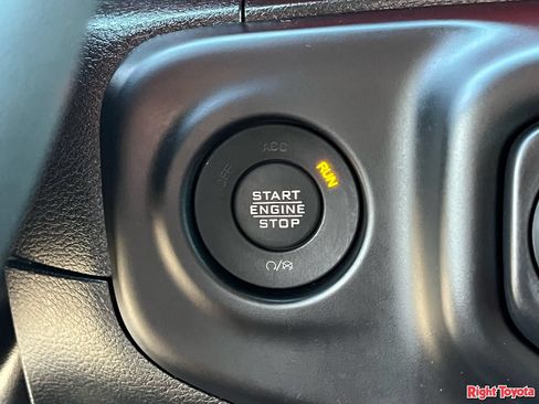 Used 2023 Jeep Wrangler Unlimited Rubicon AWD/4WD image 25