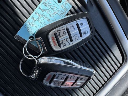 Used 2018 Chrysler Pacifica Touring-L Plus FWD image 35
