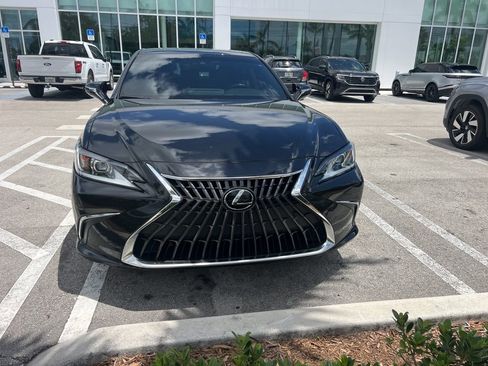 Used 2025 Lexus ES 350 w/ Premium Package image 2