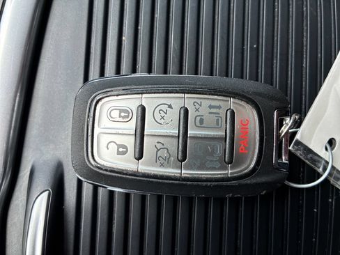 Used 2024 Chrysler Pacifica Touring-L FWD image 35