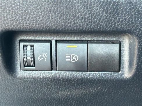 Used 2021 Toyota RAV4 XLE AWD/4WD image 23