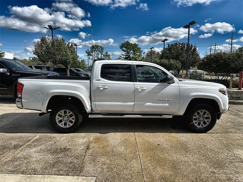 Used 2017 Toyota Tacoma SR5 image 10