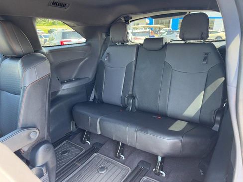Used 2023 Toyota Sienna XSE AWD/4WD image 10
