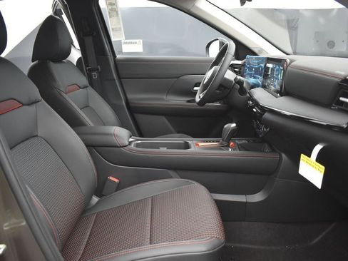 Used 2026 Nissan Kicks SR image 22