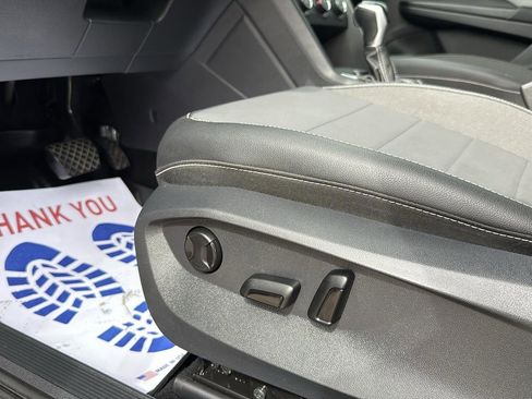 Used 2022 Volkswagen Taos SE image 11