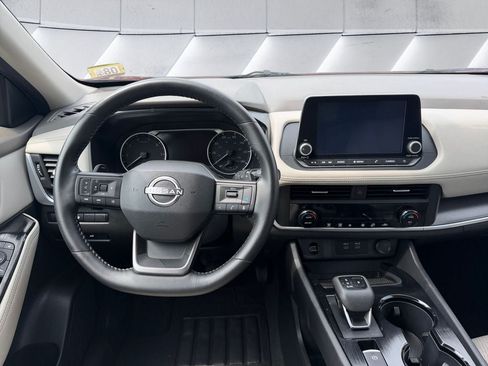 Used 2025 Nissan Rogue SV AWD/4WD image 11