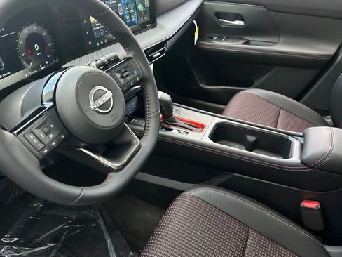 New 2026 Nissan Kicks SR AWD/4WD image 12