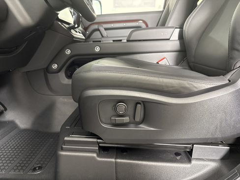 New 2026 Land Rover Defender 90 X-Dynamic SE AWD/4WD image 14