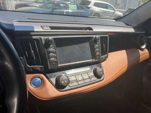 Used 2017 Toyota RAV4 Limited image 18