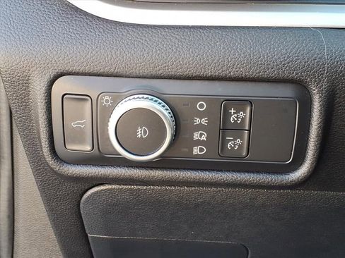 Certified 2022 Ford Explorer XLT w/ Equipment Group 202A image 17