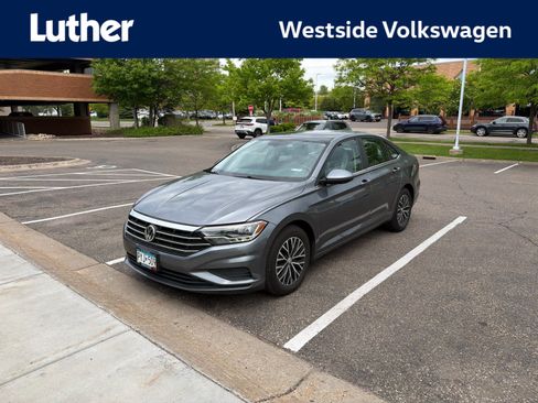 Used 2019 Volkswagen Jetta SE FWD image 1