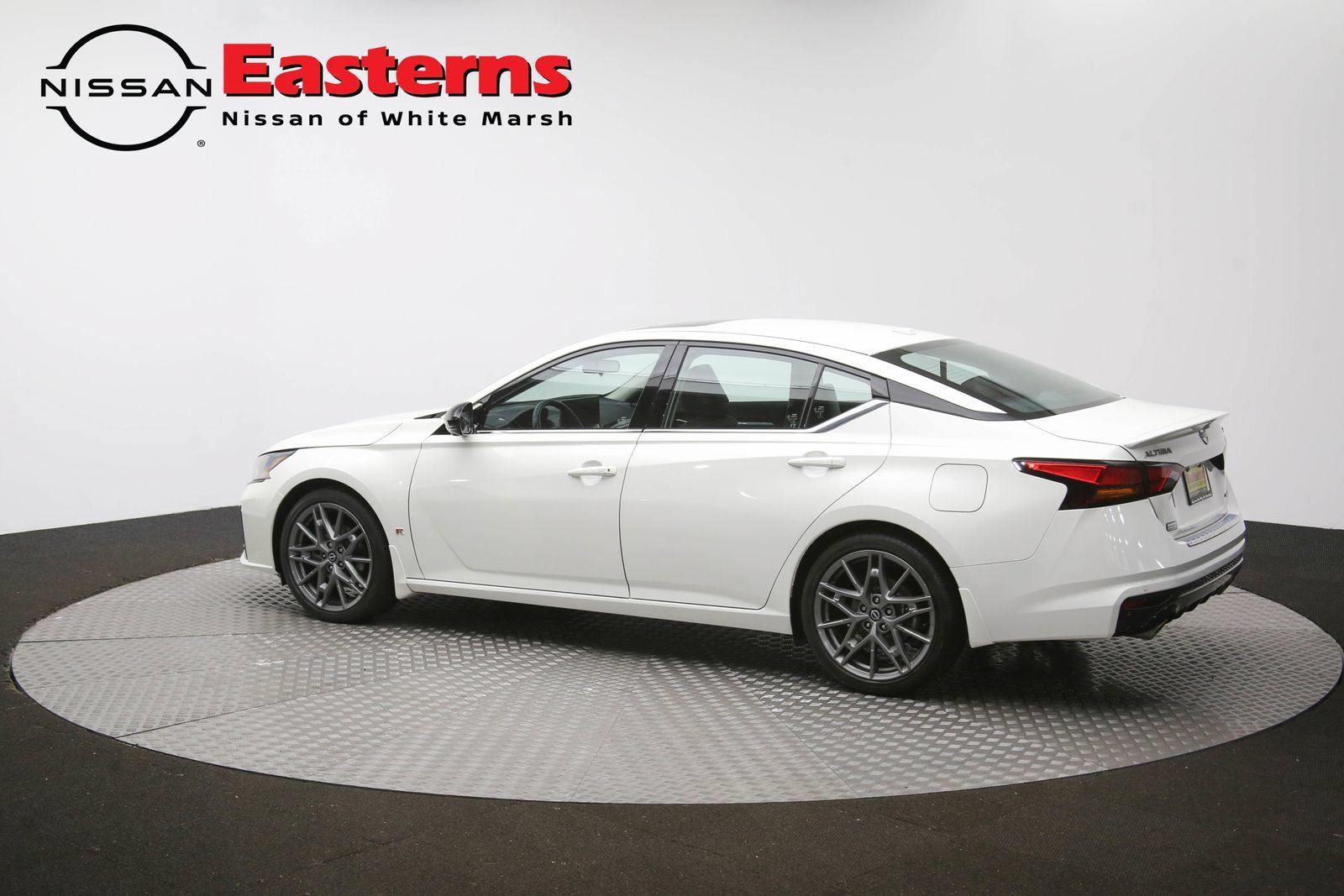 Used 2023 Nissan Altima 2.0 SR FWD image 61