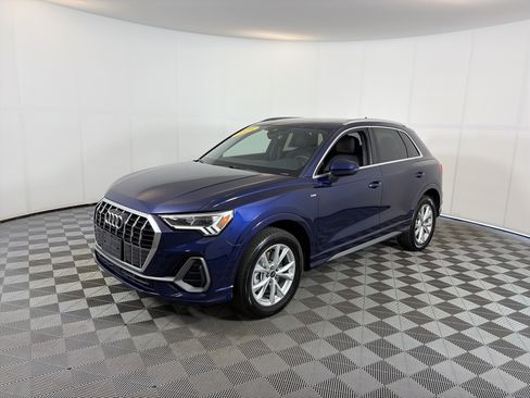 Certified 2025 Audi Q3 2.0T Premium AWD/4WD image 2