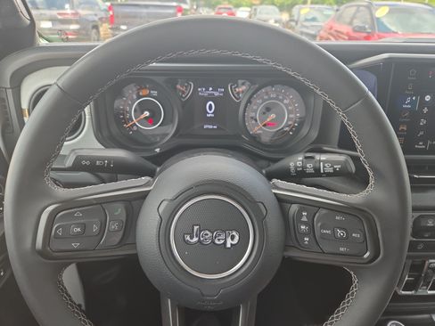 Used 2025 Jeep Wrangler Unlimited Sport AWD/4WD image 10
